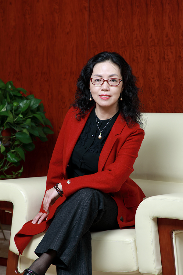 董事 周峻女士 董事 周峻女士